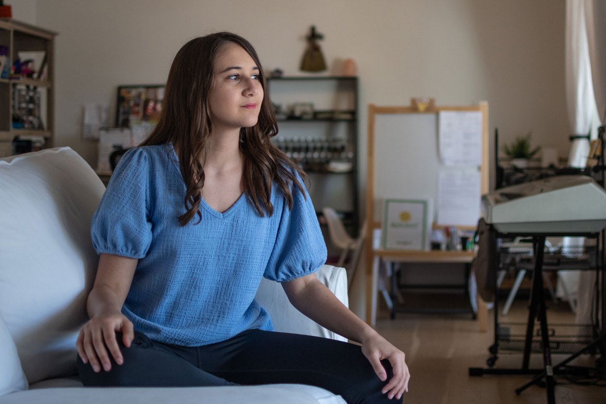 ©Isaac Stone Simonelli | AZCIR: Zoe Edelstein, 13, poses for a photo in her family's home in Phoenix on July 17, 2022. Edelstein switched to online learning because she experienced severe anxiety after returning to in-person learning this past school year.