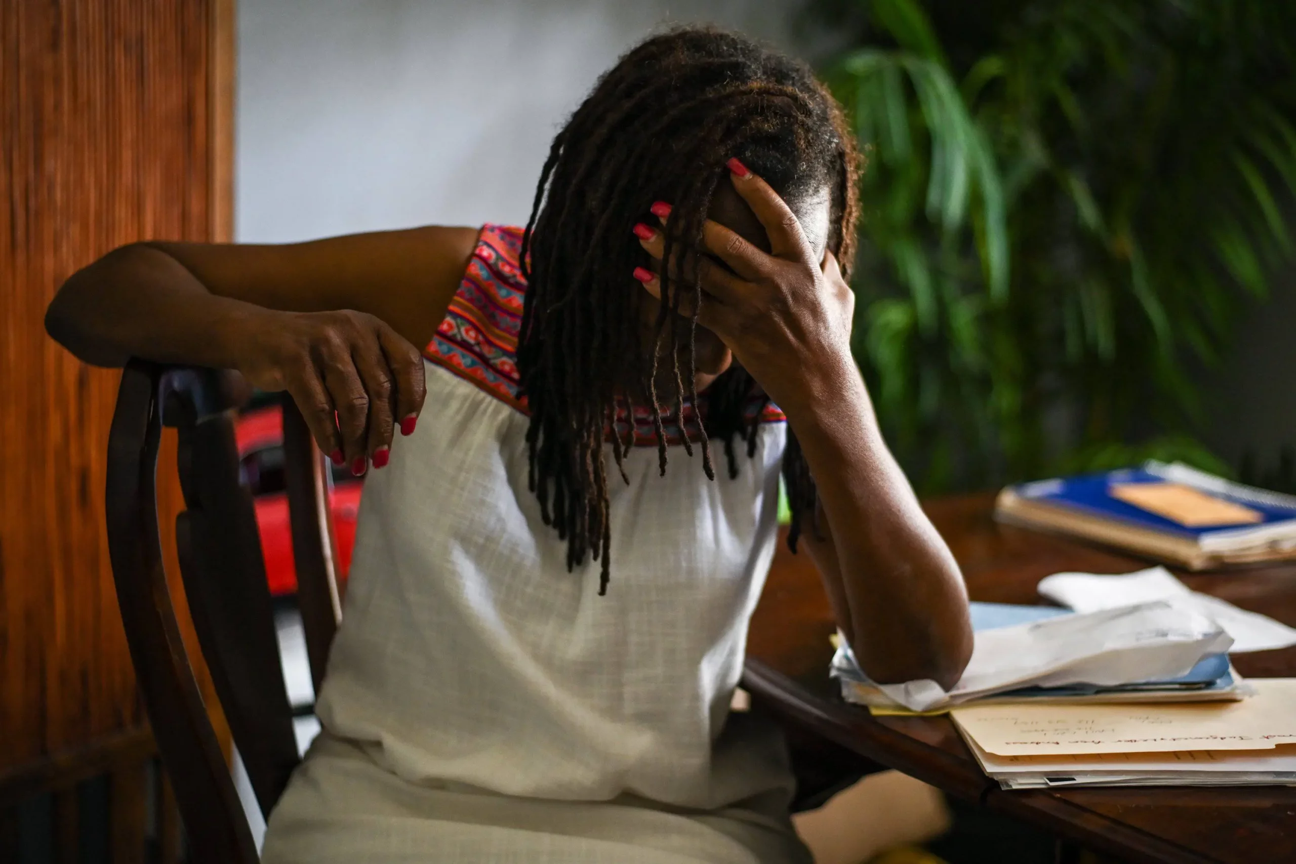 ©Kylie Cooper/The Texas Tribune: Dana Jones pauses for a moment on Aug. 1, 2022, as she retells her experiences with past floods in Houston. Hurricane Harvey in 2017, Tropical Storm Imelda in 2019 and Winter Storm Uri in 2021 damaged her home.