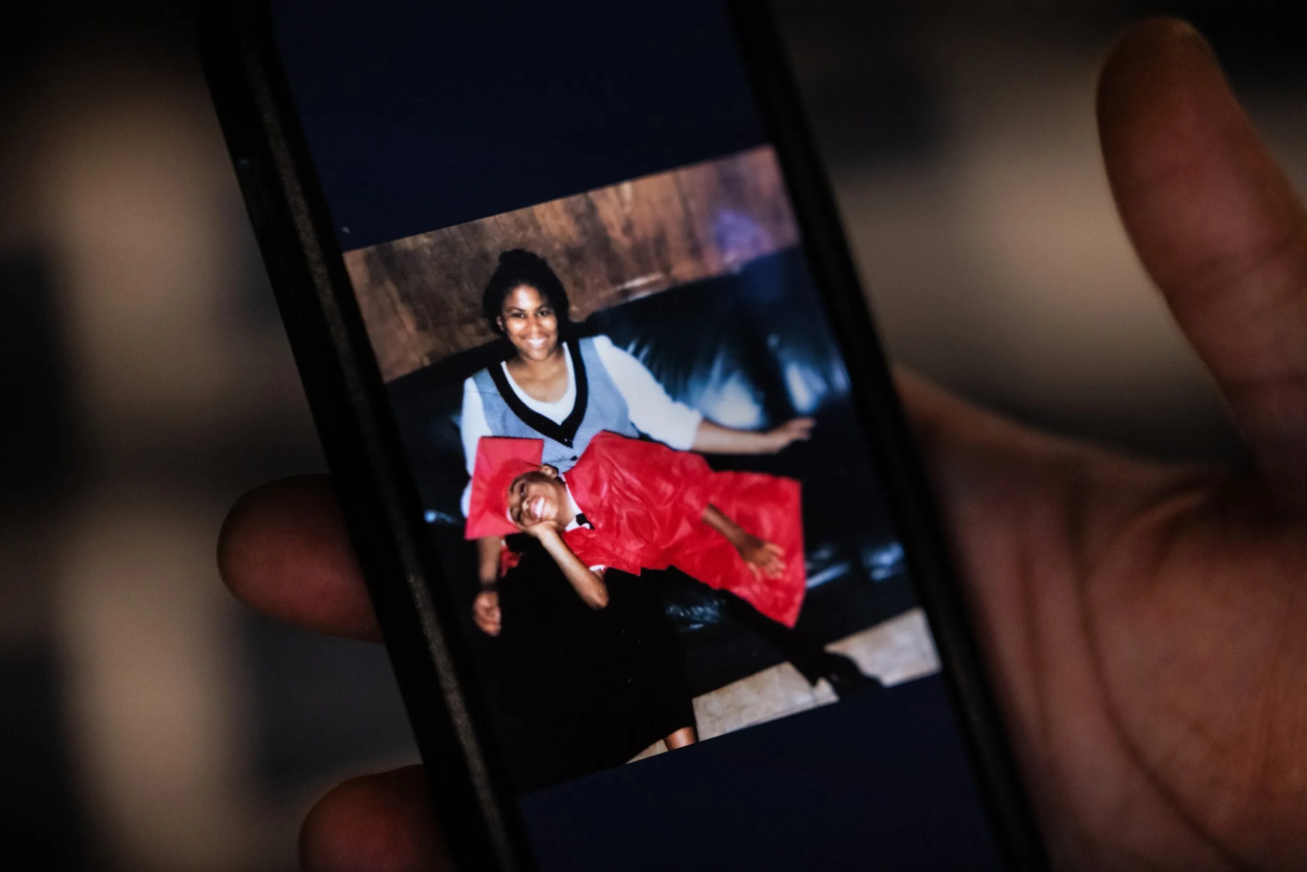 Aaron Morris, 27, shows a photo of him and his mother, Richelle, from elementary school on his cellphone at his Jefferson City, Mo., home in August. Richelle, who was found mentally incapacitated in 2003, is currently in a vegetative state after having a heart attack in the Harris County Jail in February. ©Marie D. De Jesús/Houston Landing