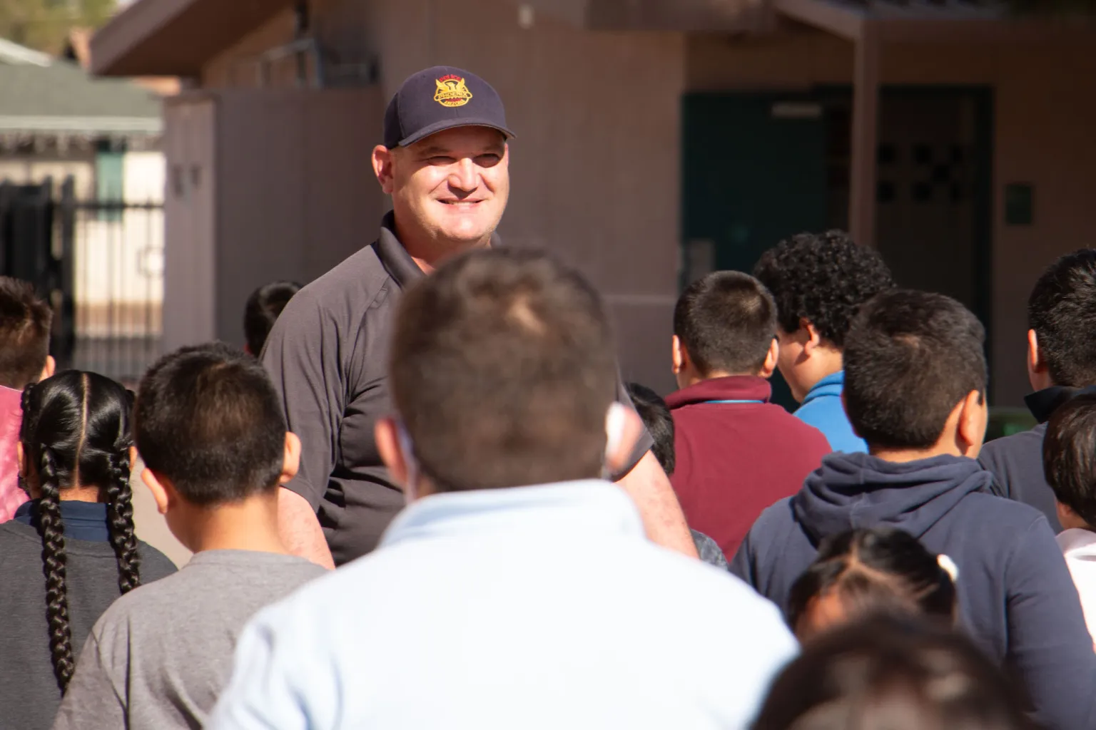 Brian Miller, a school resource officer for Charles W. Harris School in Phoenix, greets children at the school during his shift on Dec. 7, 2023. ©Brendon Derr/AZCIR