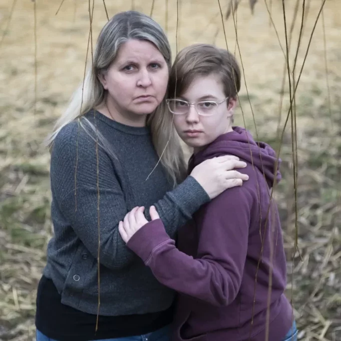 ©Joshua Bickel/Center for Public Integrity: Hannah Norris, 13, and her mother, Lisa Norris, pose for a portrait at their home, Dec. 10, 2022, in Hilliard, Ohio. 